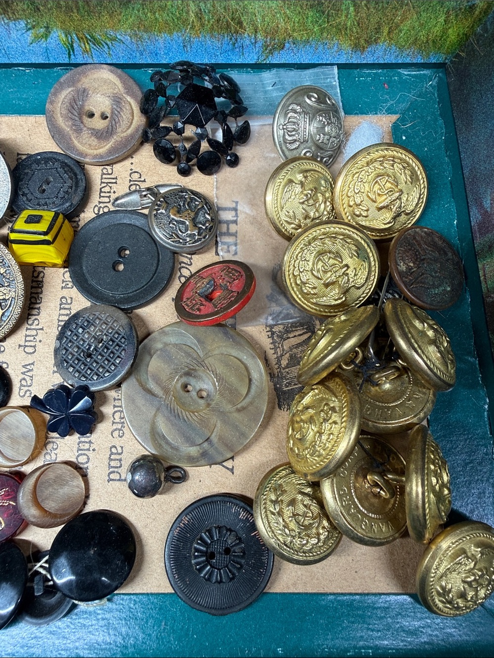 Antique Button Collection - Picture 4 of 7